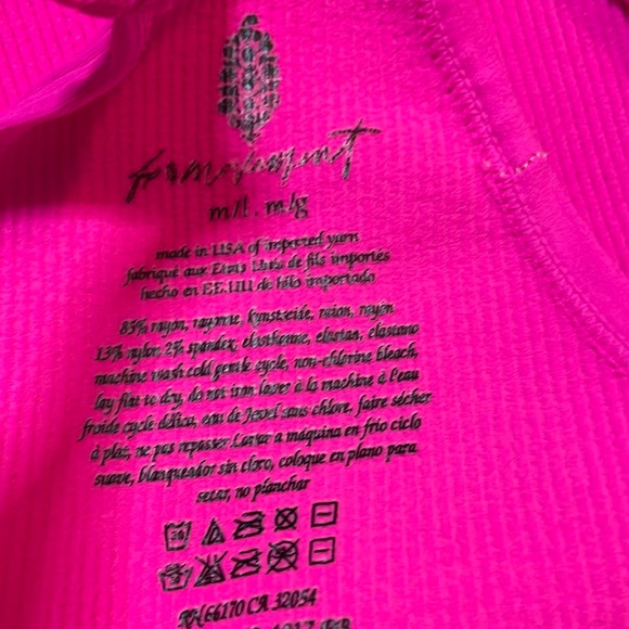 Free People Movement Happiness Runs Long Crop size M/L Hot Pink NEW - Picture 5 of 5